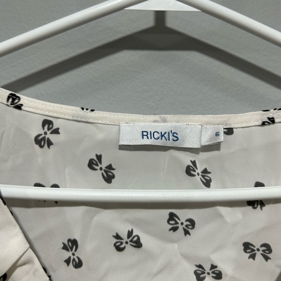 Ricki’s blouse - Picture 3 of 6